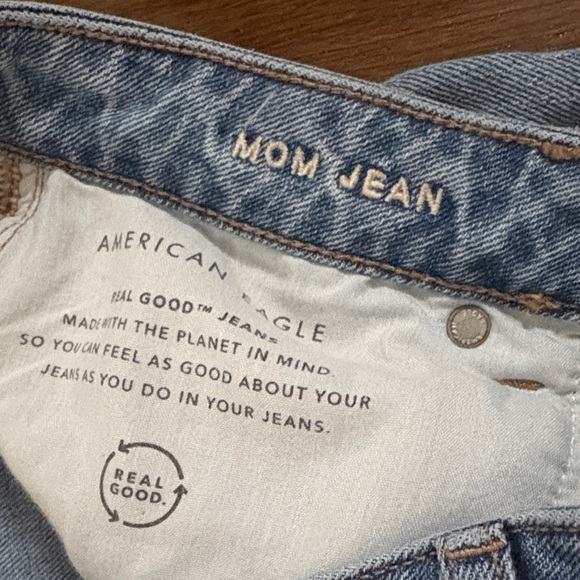 American Eagle Distressed Light Blue Women's Mom Jeans - Picture 4 of 5